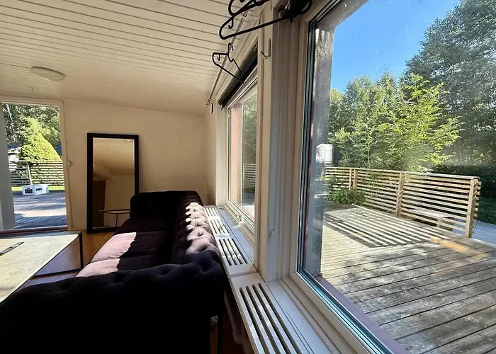 Workers - 5 Bedroom - 2 Bath - Volvo - Parking *