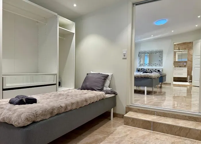 Workers - 7 Bedroom - 15 Beds - 3 Bath Holiday home Gothenburg