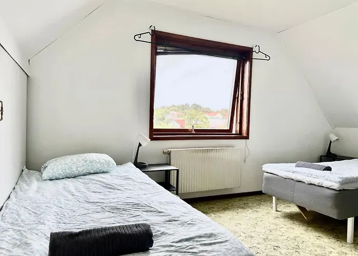 Workers - 11 Beds - Parking - Near Volvo