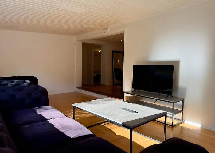 Workers - 5 Bedroom - 2 Bath - Volvo - Parking *