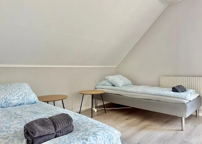 Workers - 8 Beds - 4 Bedroom - 2 Bath *