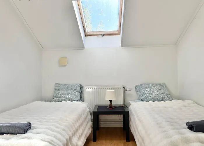 Workers • 19 Beds • 3 Kitchens • Volvo • Parking Holiday home