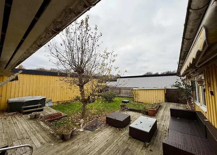 Workers - 4br - 4 Beds - Parking - Near Volvo Semesterbostad *