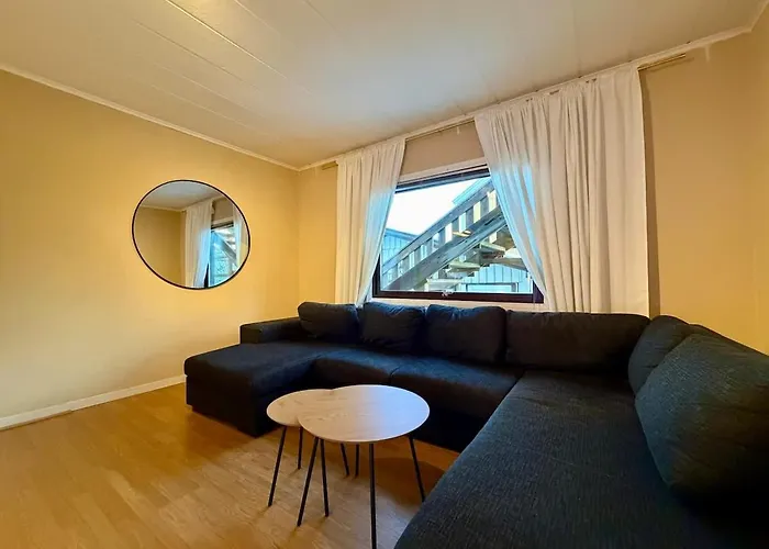 Workers House - 4 Bedroom - 7 Beds - Near Volvo - Desks Semesterbostad Göteborg