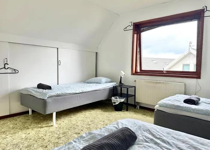 Workers - 11 Beds - Parking - Near Volvo Vakantiehuis Gotenburg