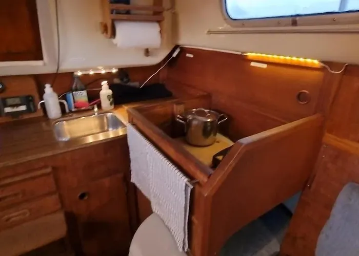 Cozy Sailboat In Båthotell Göteborg