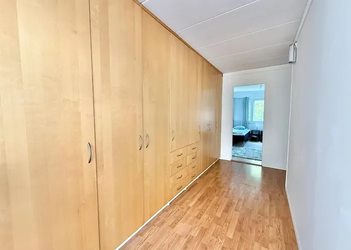 Workers - 2 Bath - 9 Beds - Parking Holiday home