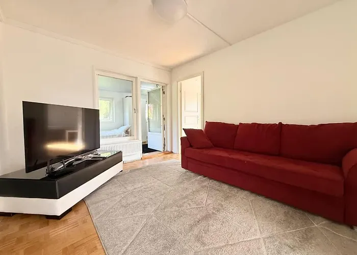 Perfect Workers - 11 Beds - 7 Bedroom - 2 Baths - Volvo *