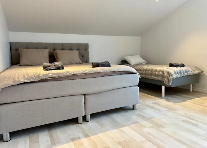 Workers - 7 Br - 15 Beds - 3 Bath *