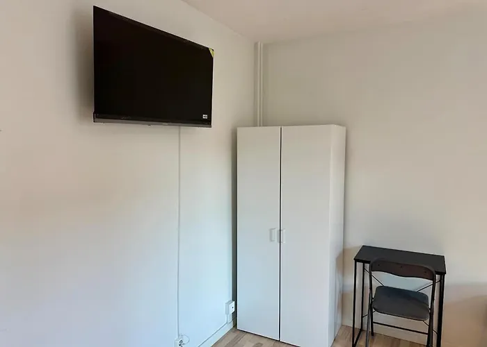 Workers Big - 5 Bedroom - 2 Bath - Volvo Gothenburg