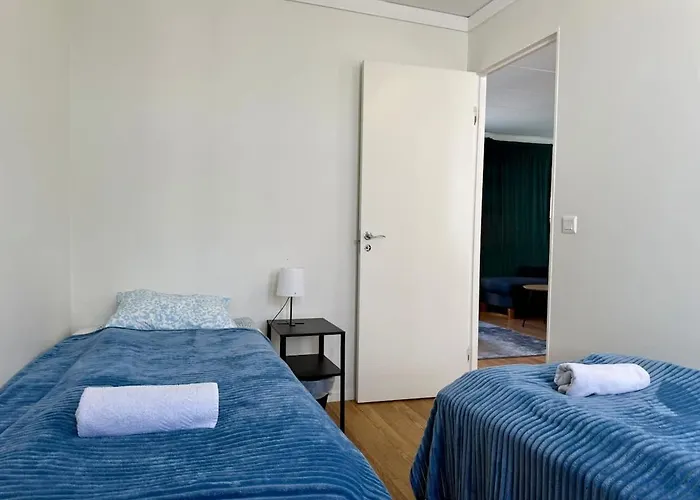 Holiday home Workers - 2 Bath - 9 Beds - Parking *