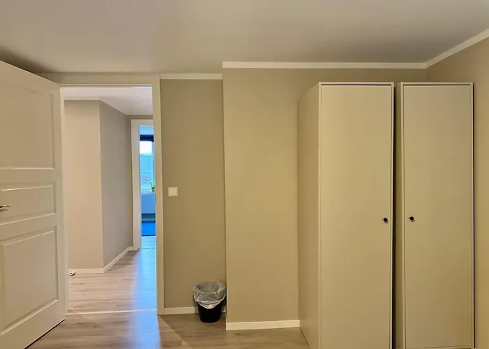 Holiday home Workers Dream - 10 Bedroom - 14 Beds - Volvo *