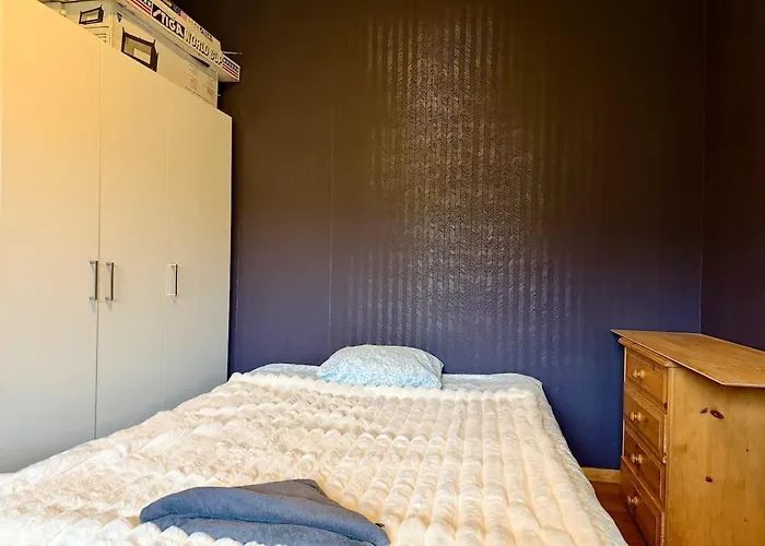 Holiday home Workers - 4br - 4 Beds - Parking - Near Volvo Gothenburg