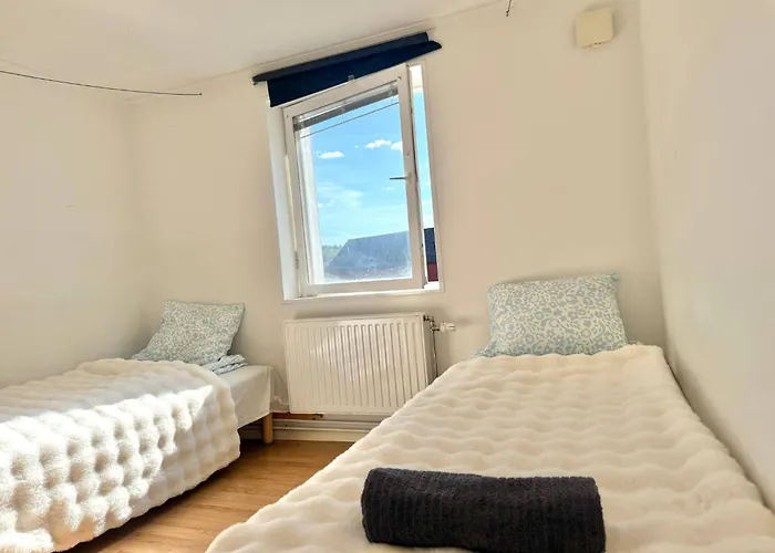 Holiday home Workers • 19 Beds • 3 Kitchens • Volvo • Parking *