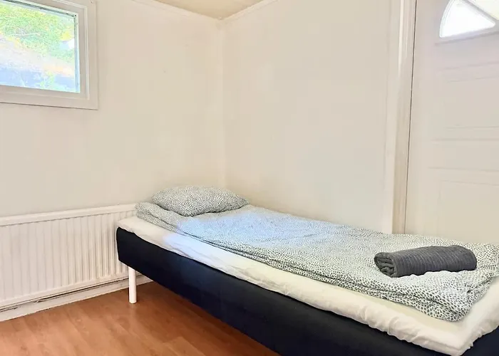 Holiday home Workers - 5 Bedroom - 2 Bath - Volvo - Parking *