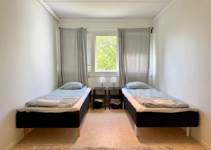 Workers - 2 Bath - 9 Beds - Parking Holiday home