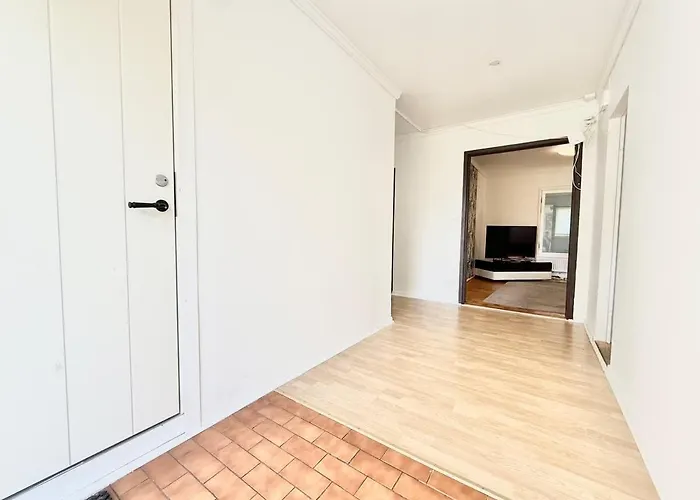 Perfect Workers - 11 Beds - 7 Bedroom - 2 Baths - Volvo Göteborg