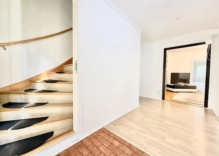 Perfect Workers - 11 Beds - 7 Bedroom - 2 Baths - Volvo