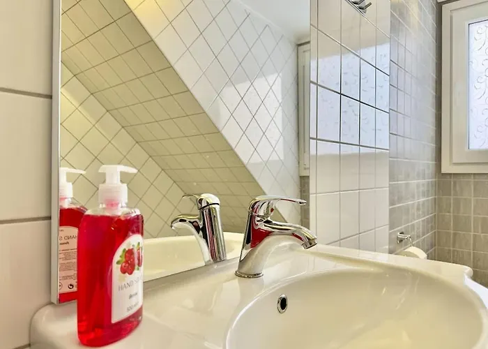 Workers Premium - 5 Bedroom - 10 Beds - Parking *