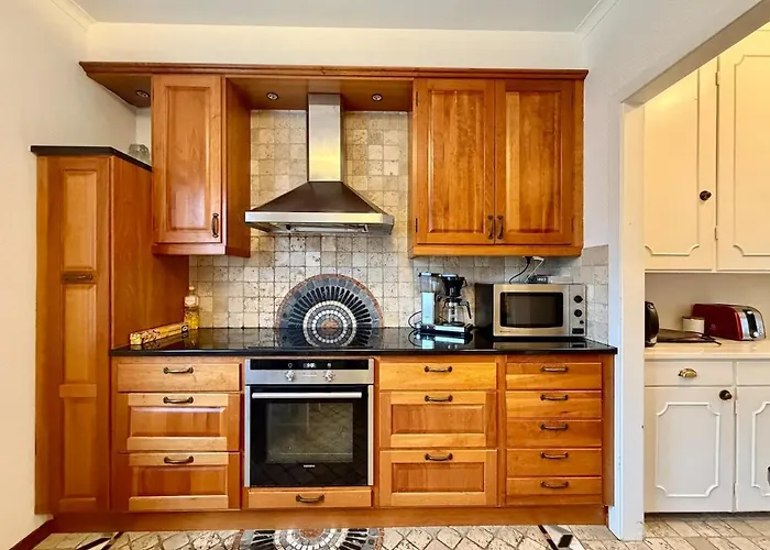 6 Beds - 4 Bedroom - For Workers - Volvo - Parking *