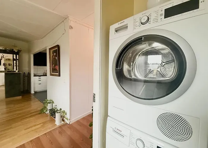 Workers - 4br - 4 Beds - Parking - Near Volvo בית נופש