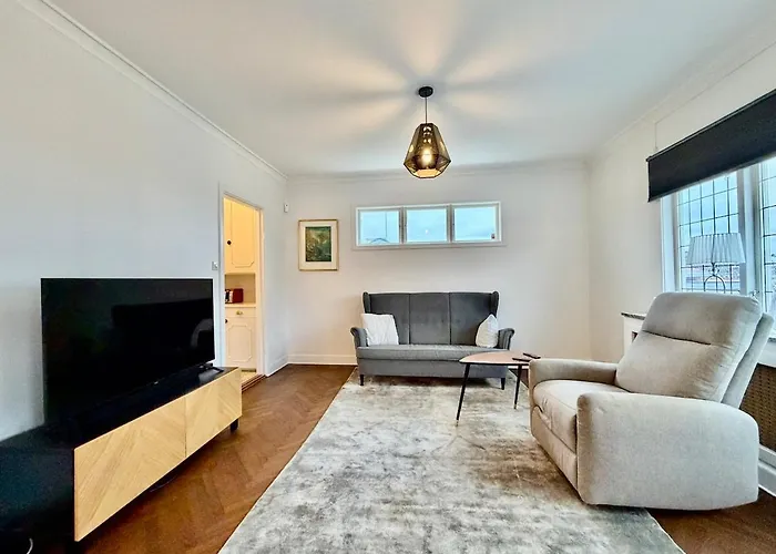 6 Beds - 4 Bedroom - For Workers - Volvo - Parking Semesterbostad Göteborg