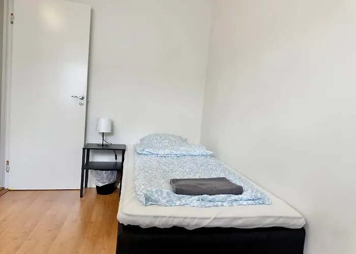 Workers - 2 Bath - 9 Beds - Parking