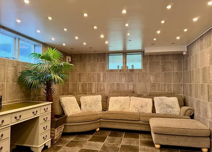 6 Beds - 4 Bedroom - For Workers - Volvo - Parking 펜션 *