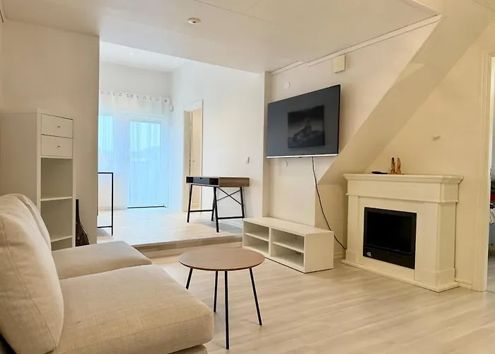 Workers - 7 Br - 15 Beds - 3 Bath *