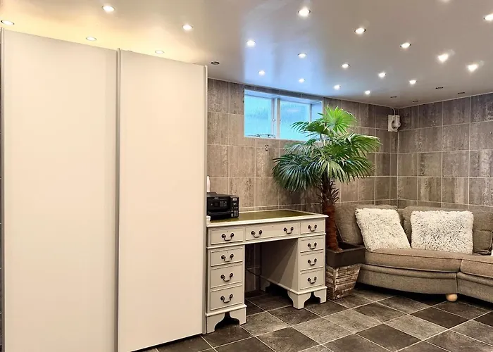 6 Beds - 4 Bedroom - For Workers - Volvo - Parking 펜션