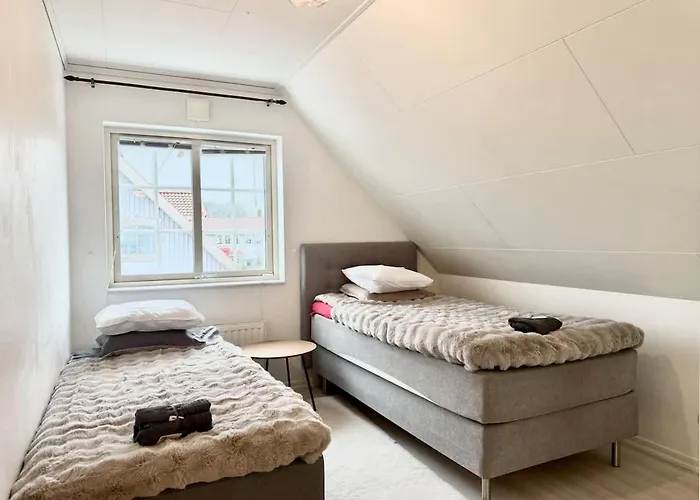 Workers - 7 Bedroom - 15 Beds - 3 Bath