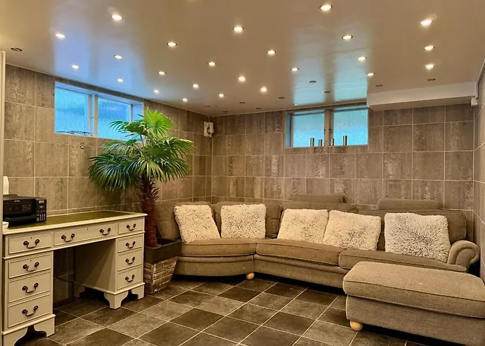 6 Beds - 4 Bedroom - For Workers - Volvo - Parking Gothenburg