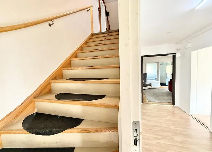 Perfect Workers - 11 Beds - 7 Bedroom - 2 Baths - Volvo