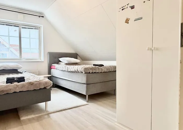 Workers - 7 Bedroom - 15 Beds - 3 Bath Gothenburg