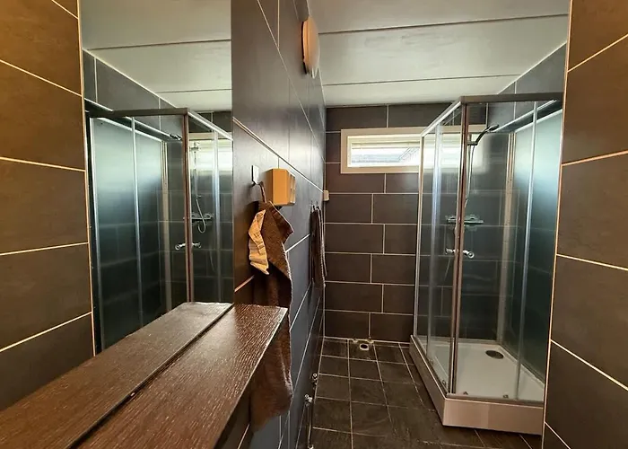 Workers - 2 Bath - 9 Beds - Parking Holiday home *