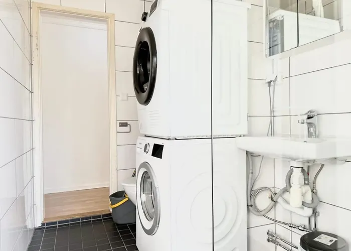 Perfect Workers - 11 Beds - 7 Bedroom - 2 Baths - Volvo *