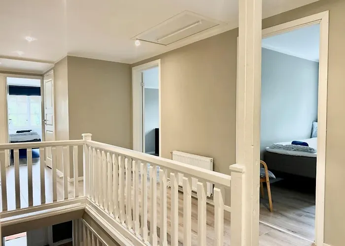 Workers Dream - 10 Bedroom - 14 Beds - Volvo Semesterbostad *