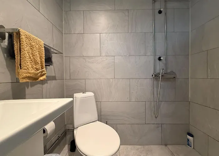 Workers - 2 Bath - 9 Beds - Parking Holiday home *