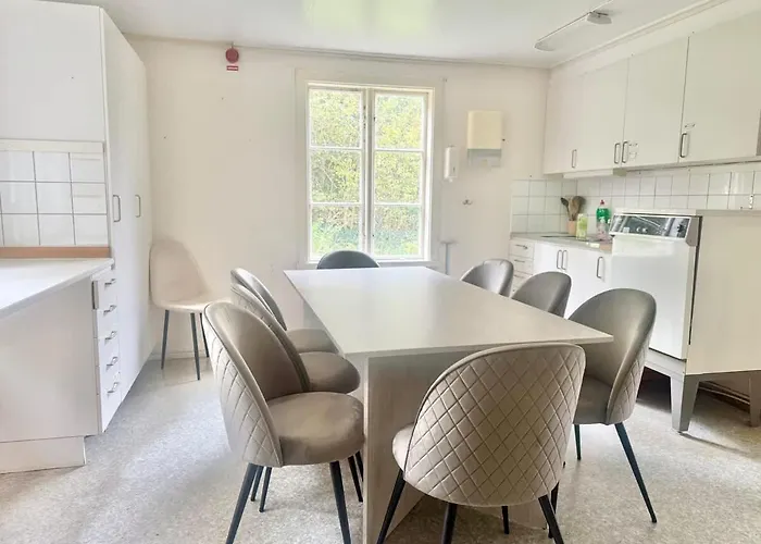 Workers Dream - 10 Bedroom - 14 Beds - Volvo *