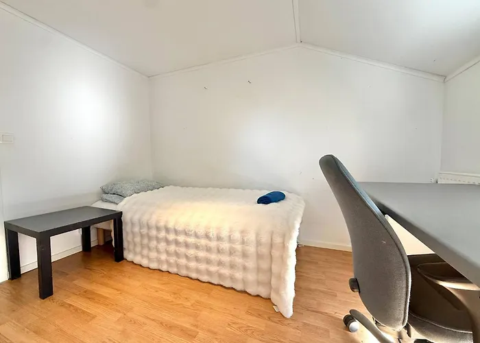 Holiday home Workers • 19 Beds • 3 Kitchens • Volvo • Parking