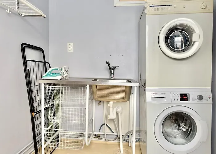 Workers Premium - 5 Bedroom - 10 Beds - Parking * Göteborg