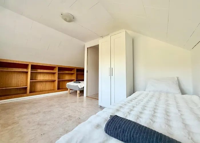 Perfect Workers - 11 Beds - 7 Bedroom - 2 Baths - Volvo Semesterbostad *