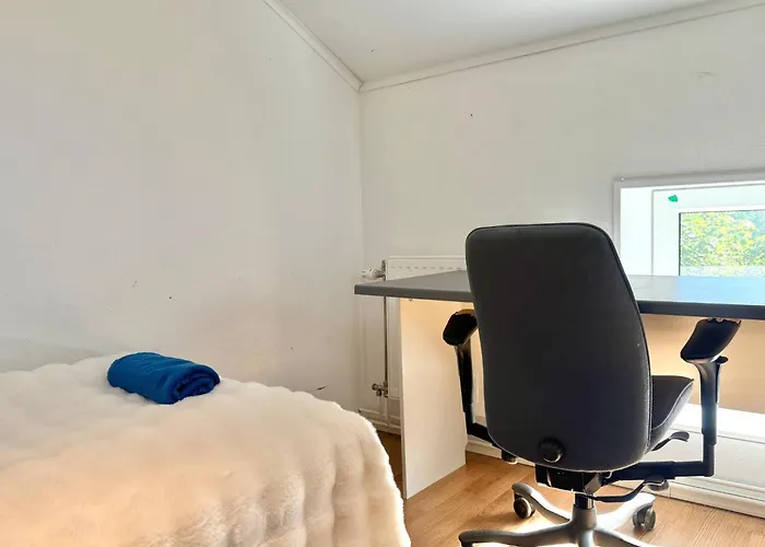 Workers • 19 Beds • 3 Kitchens • Volvo • Parking * Göteborg