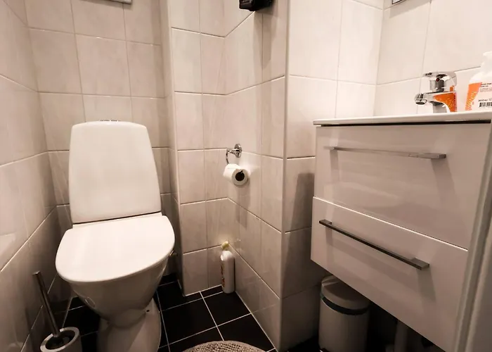 Family & Worker In Nyaraló