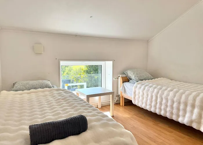 Workers • 19 Beds • 3 Kitchens • Volvo • Parking Holiday home *