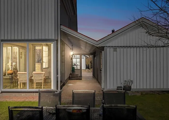 Workers - 7 Br - 15 Beds - 3 Bath *