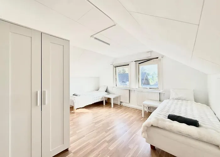 Perfect Workers - 11 Beds - 7 Bedroom - 2 Baths - Volvo *