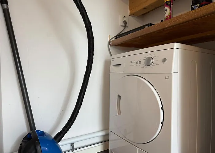 Workers • 19 Beds • 3 Kitchens • Volvo • Parking Feriehus Göteborg