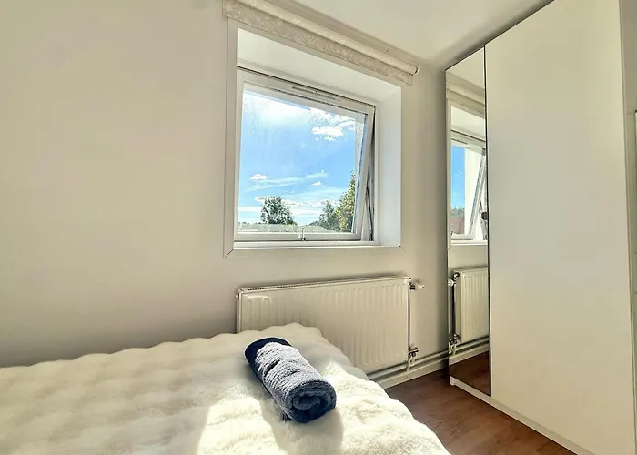 Workers • 19 Beds • 3 Kitchens • Volvo • Parking *