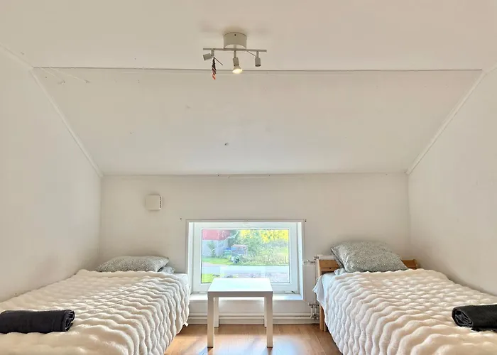 Workers • 19 Beds • 3 Kitchens • Volvo • Parking Holiday home *